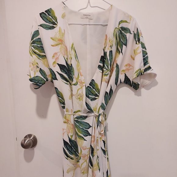 *SOLD* Aritzia Babaton Wallace Wrap Dress Floral Print Size S - Picture 4 of 6